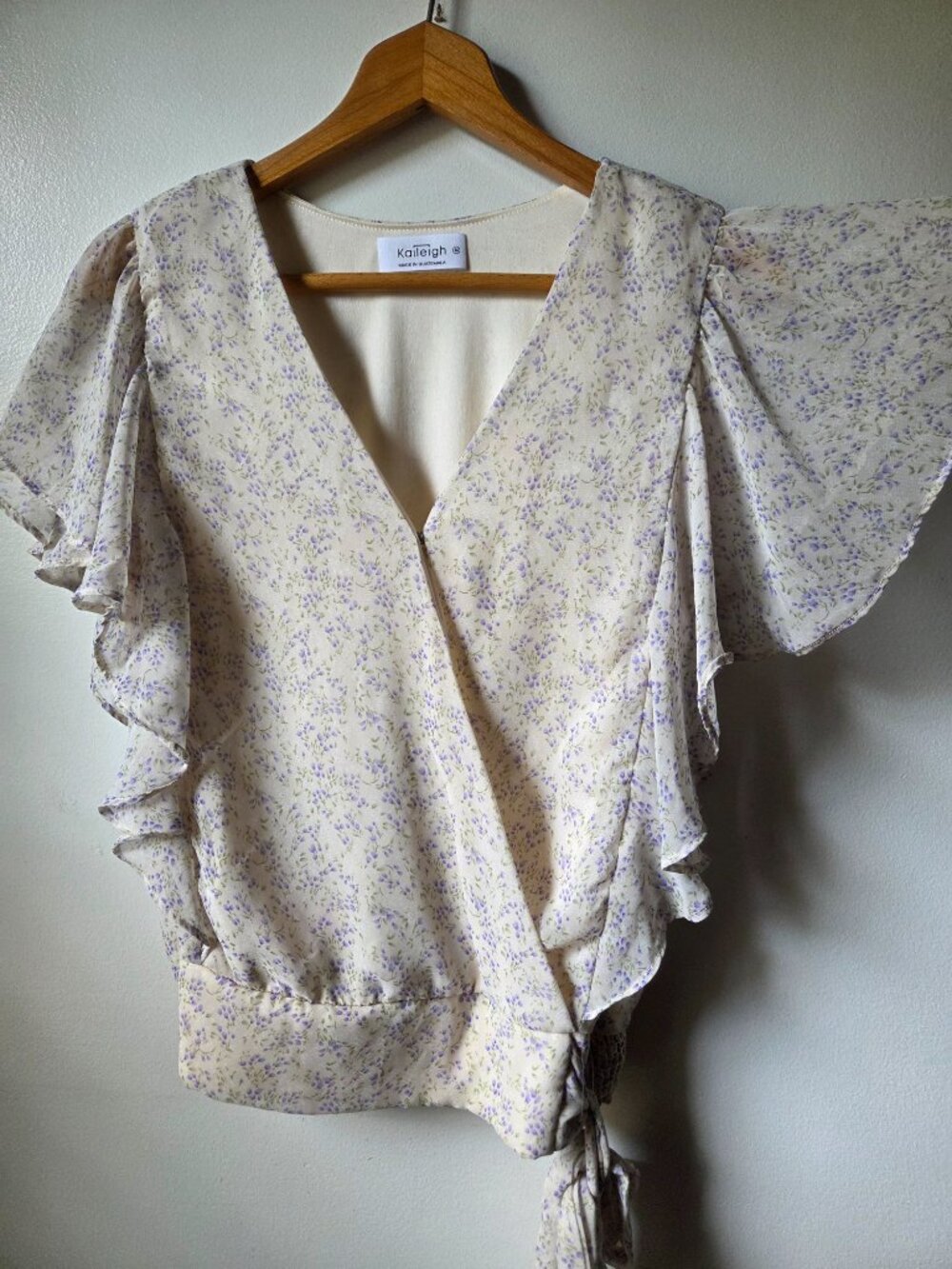EUC KAILEIGH DITSY FLORAL BOHO RUFFLED SURPLICE NECK TOP SIZE M